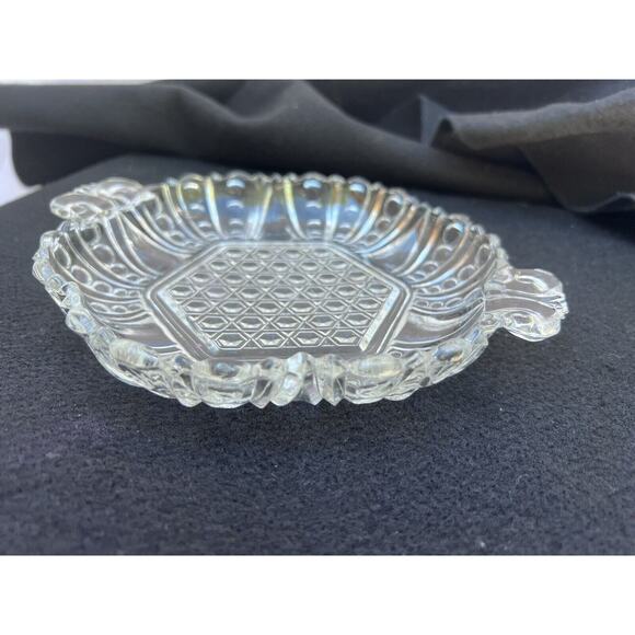 Vintage 6 Sided Crystal Cut Glass Nut/Candy Dish with Handles 6.5”X 7.5” X 1.25 - Picture 8 of 9